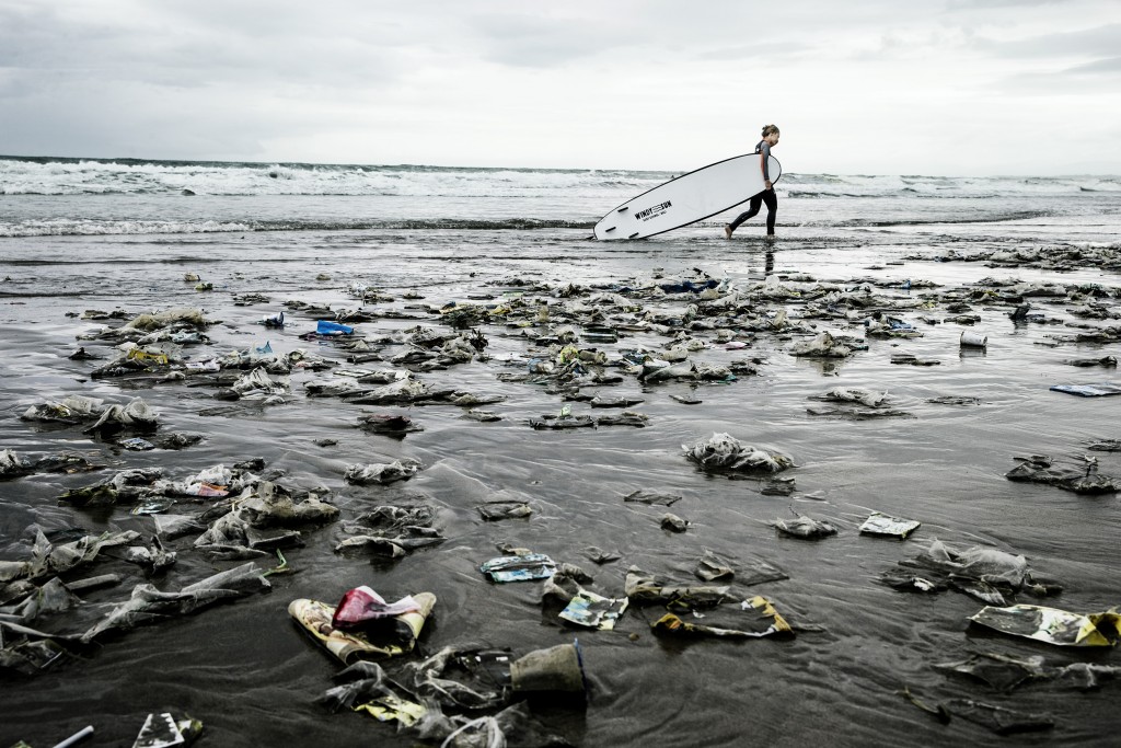 22n January, 2014 Kuta Beach, Kuta, Bali, Indonesia Bali's famous beaches have been swamped by a sea of plastic in the last 4 weeks. Photo Jason Childs  Photo Credit-(c)Jason Childs